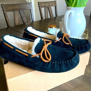 Ugg’s Women Dakota Moccasin Slippers
